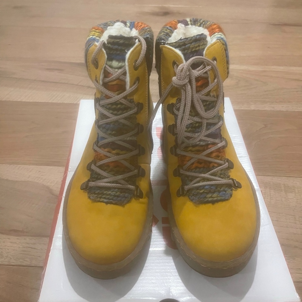 Boots - Picture 2 of 5